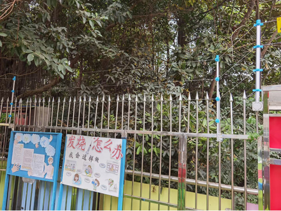 學校安裝電子圍欄的必要性，學生翻墻外出感染